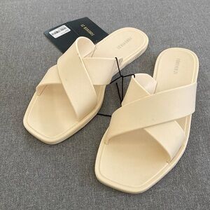 Forever 21 size 8 jelly sandals